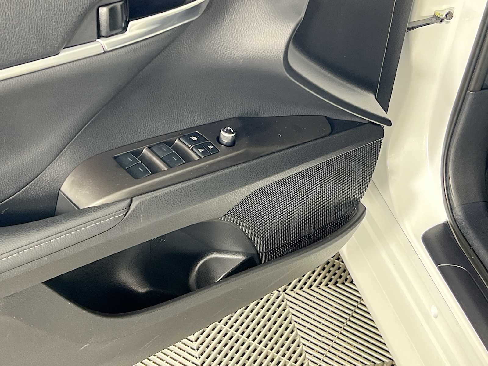 2023 Toyota Camry XLE photo 18