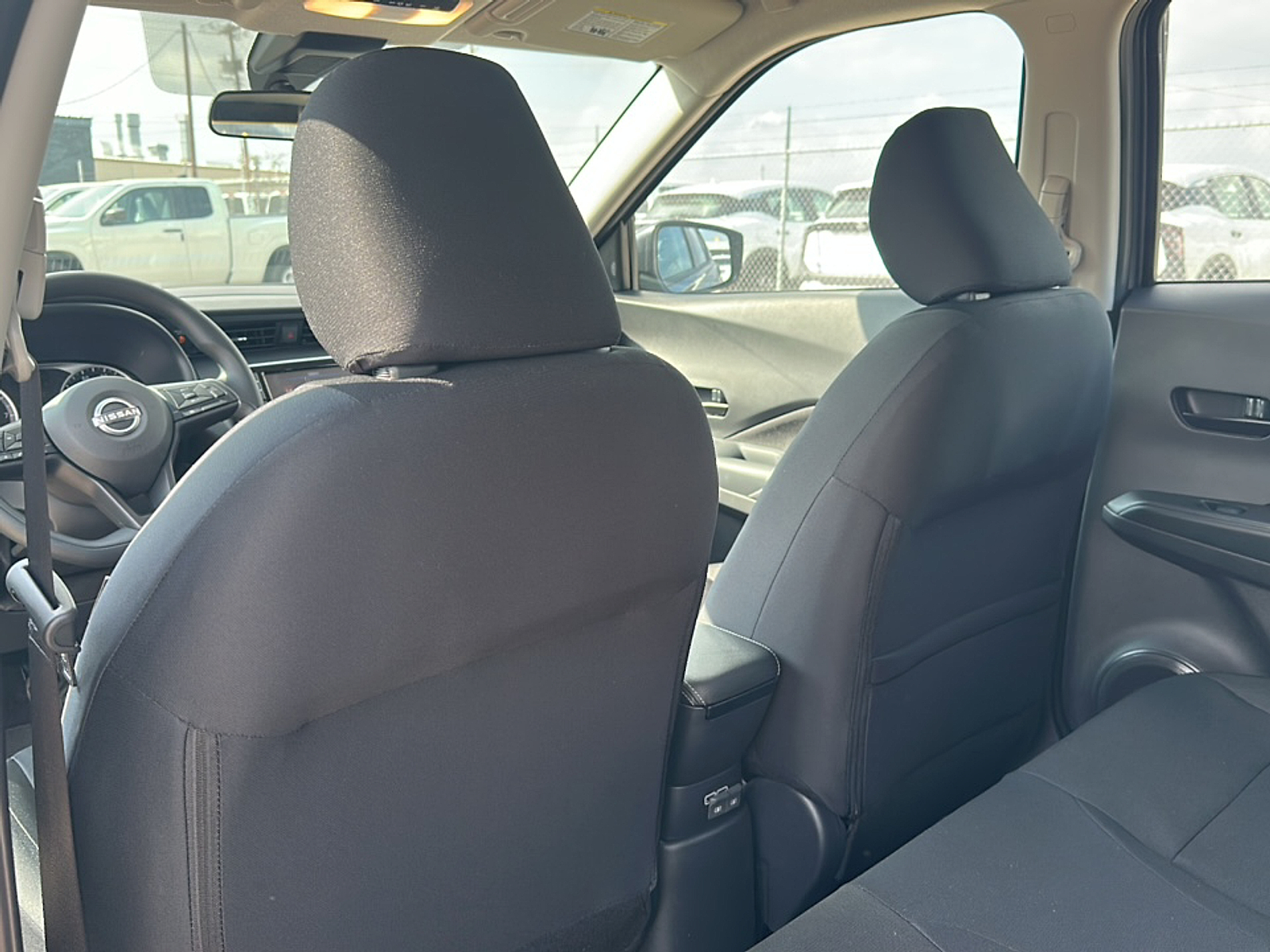 2025 Nissan Kicks Play S photo 2