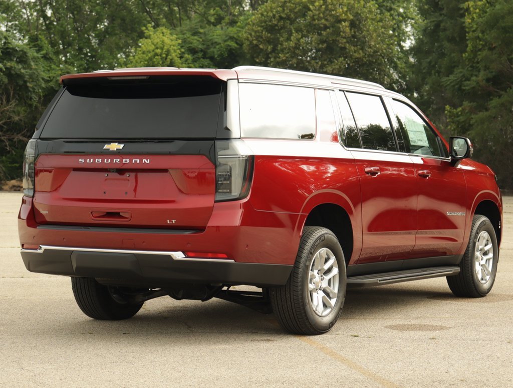 2025 Chevrolet Suburban LT photo 7