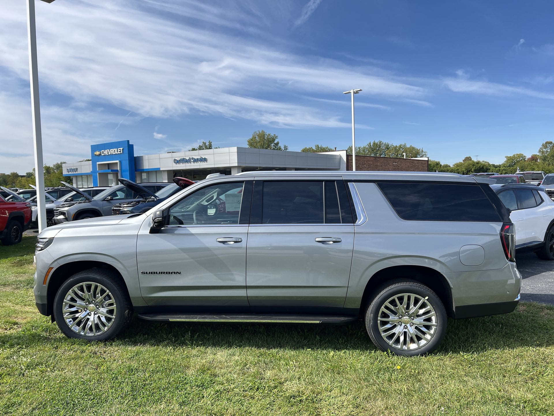 2025 Chevrolet Suburban LT photo 2