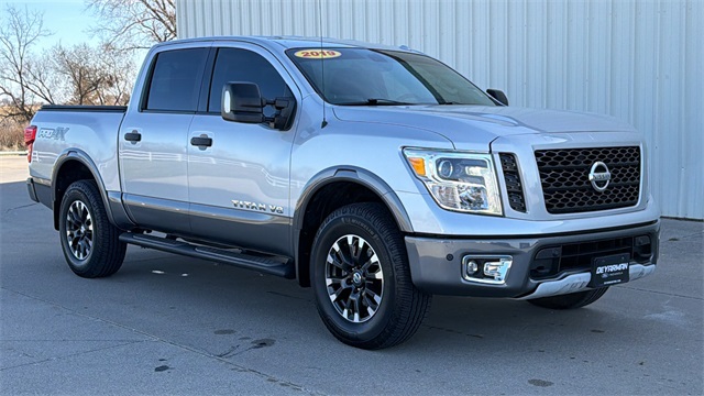 2019 Nissan Titan PRO-4X's photo