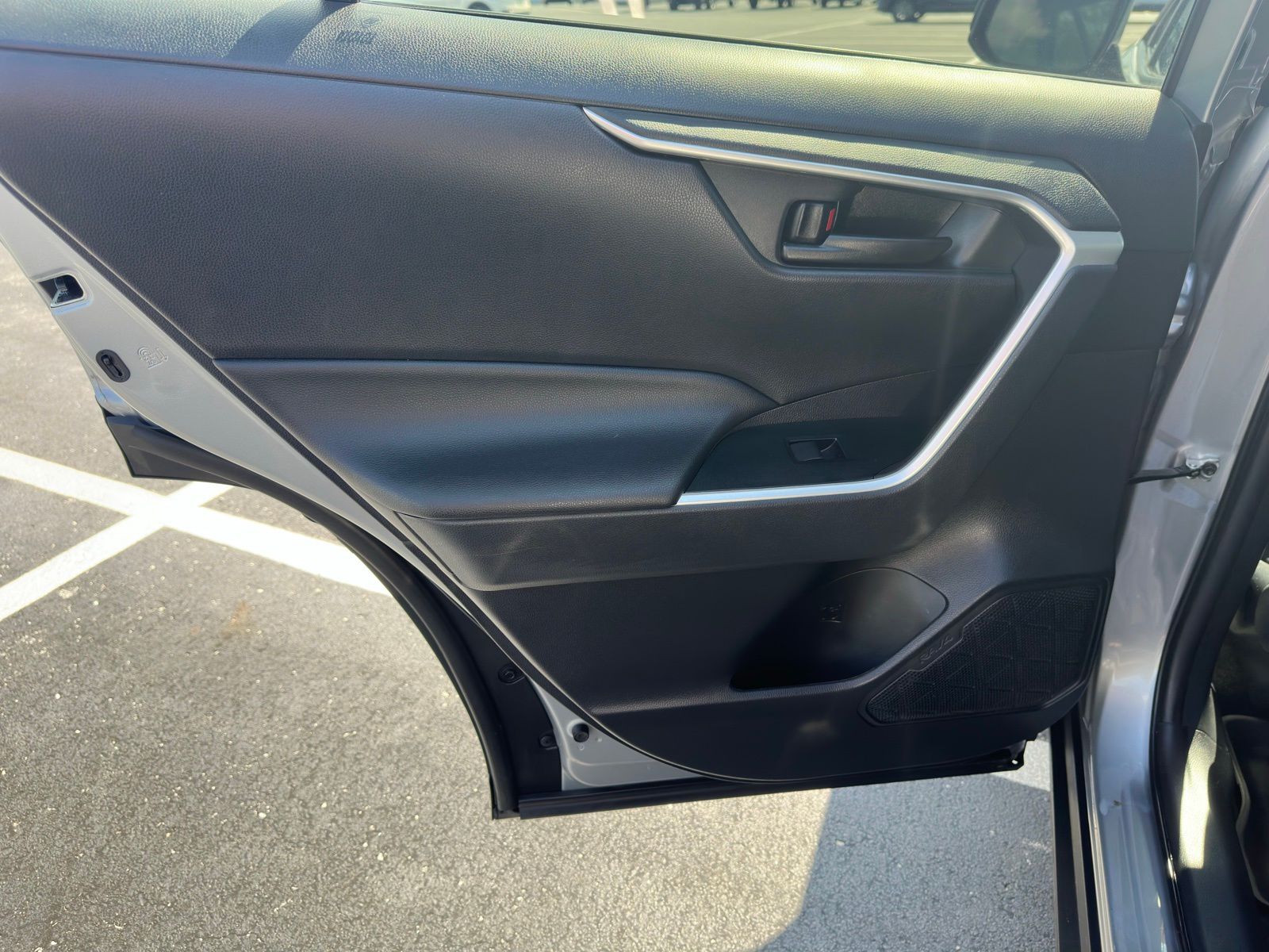 2021 Toyota RAV4 LE photo 21