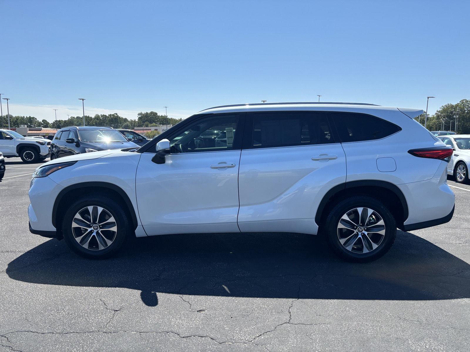 2022 Toyota Highlander Hybrid XLE photo 4
