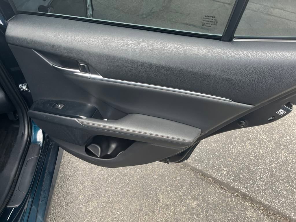 2019 Toyota Camry LE photo 18