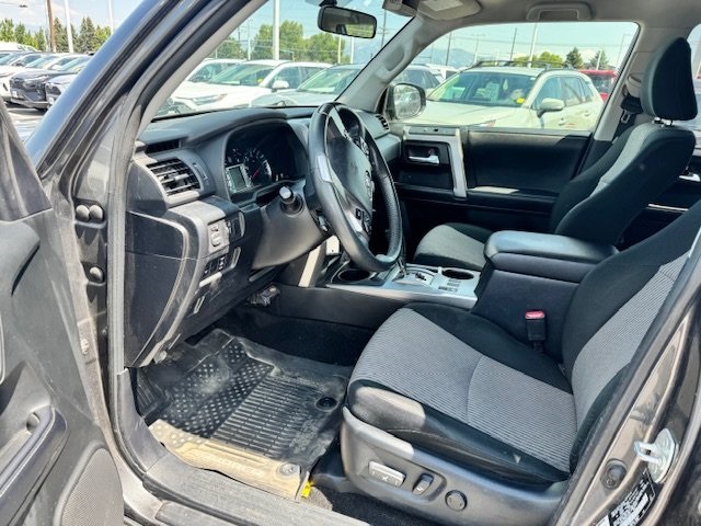 2019 Toyota 4Runner SR5 photo 3