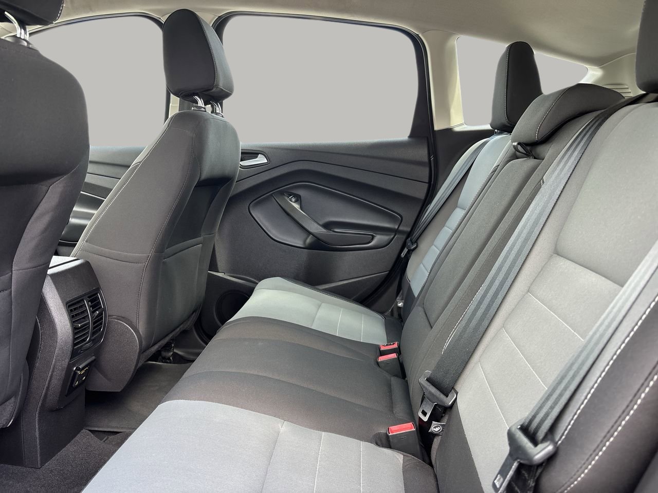 2016 Ford C-Max Hybrid SE photo 16