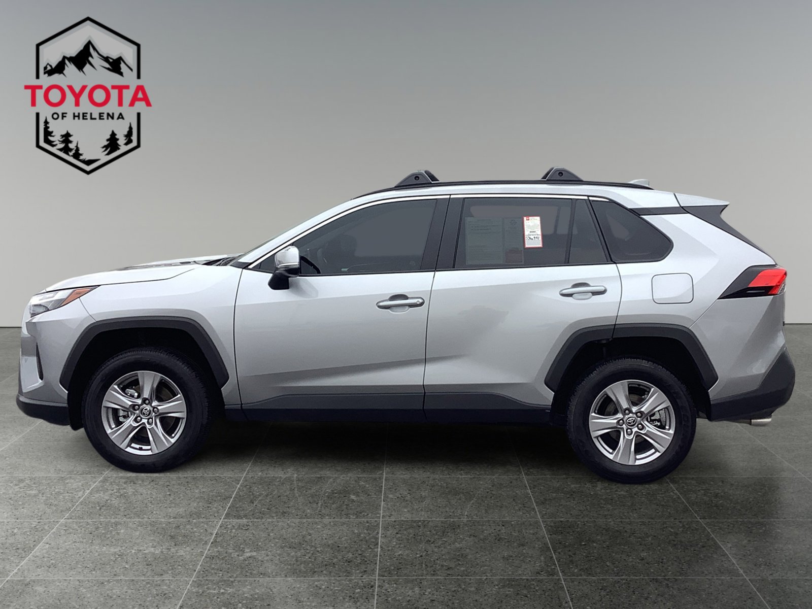 2025 Toyota RAV4 XLE photo 2