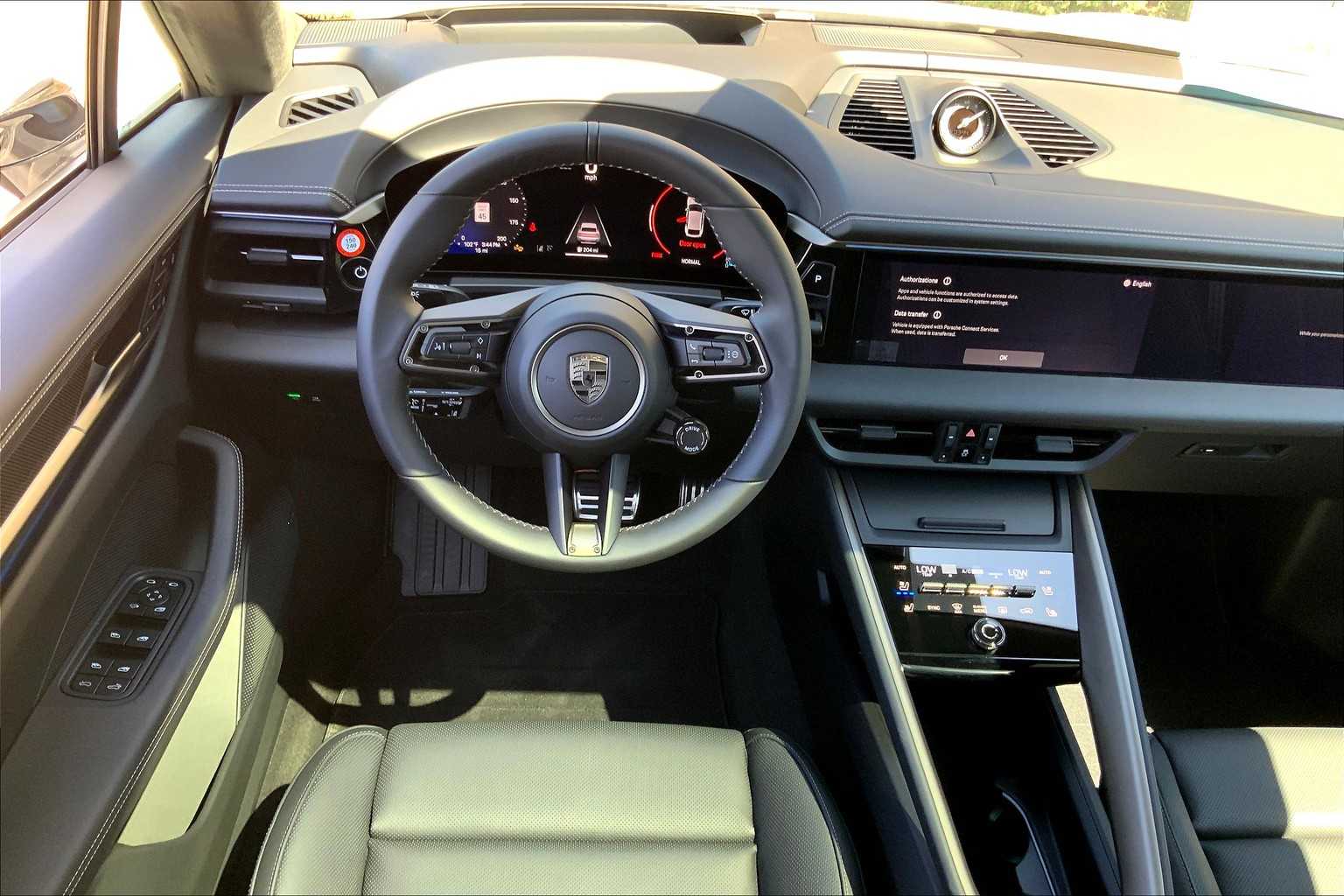 2025 Porsche Macan Electric Turbo photo 13