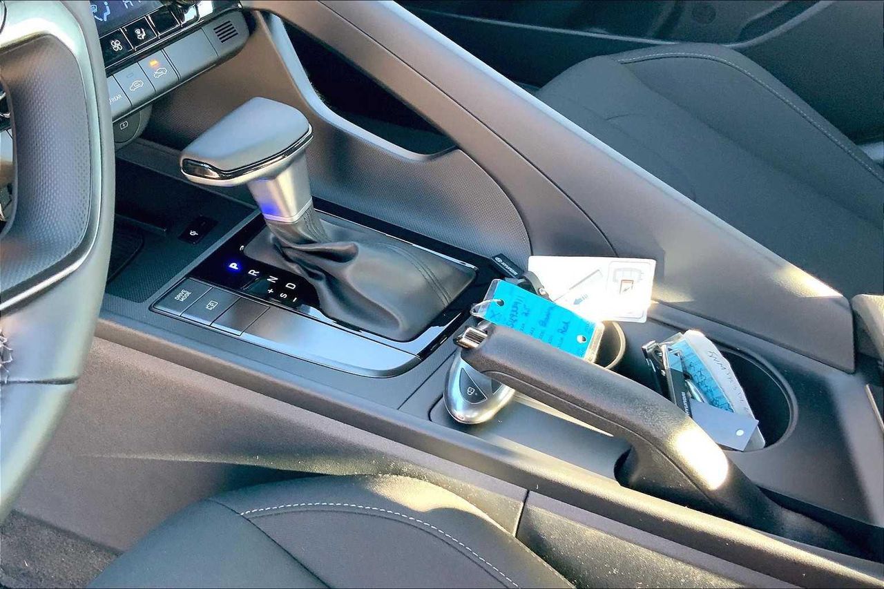 2025 Hyundai Elantra SEL Sport photo 8
