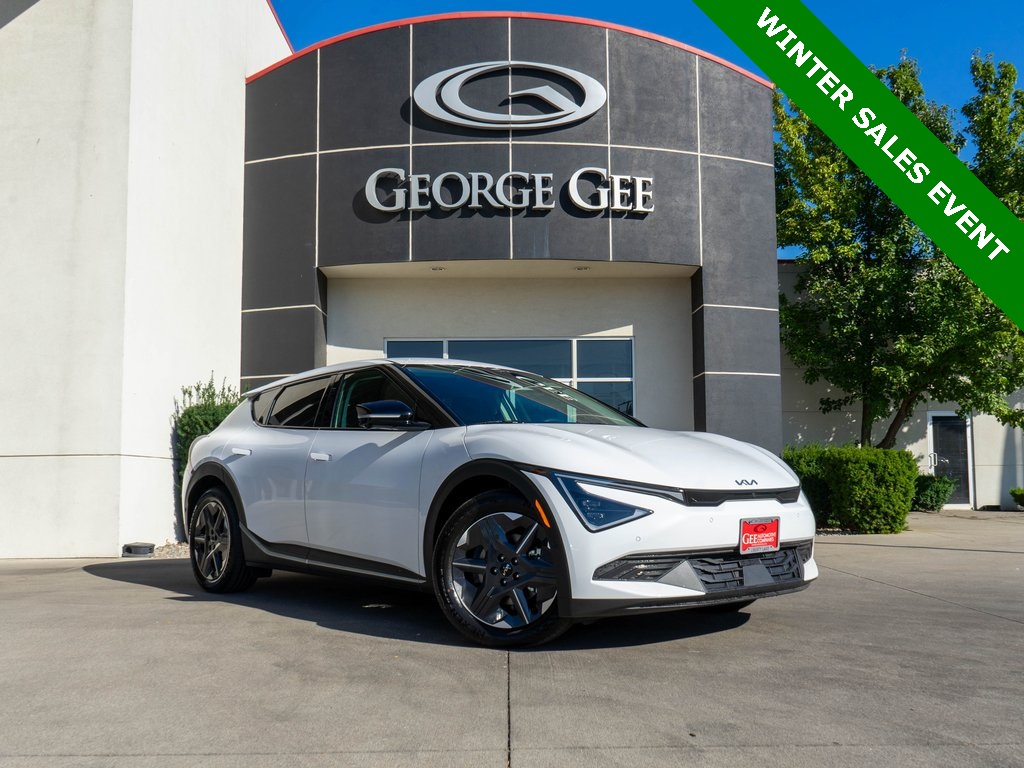 2025 Kia EV6 Light L/R's photo