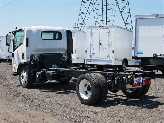 2025 Chevrolet Silverado photo 4