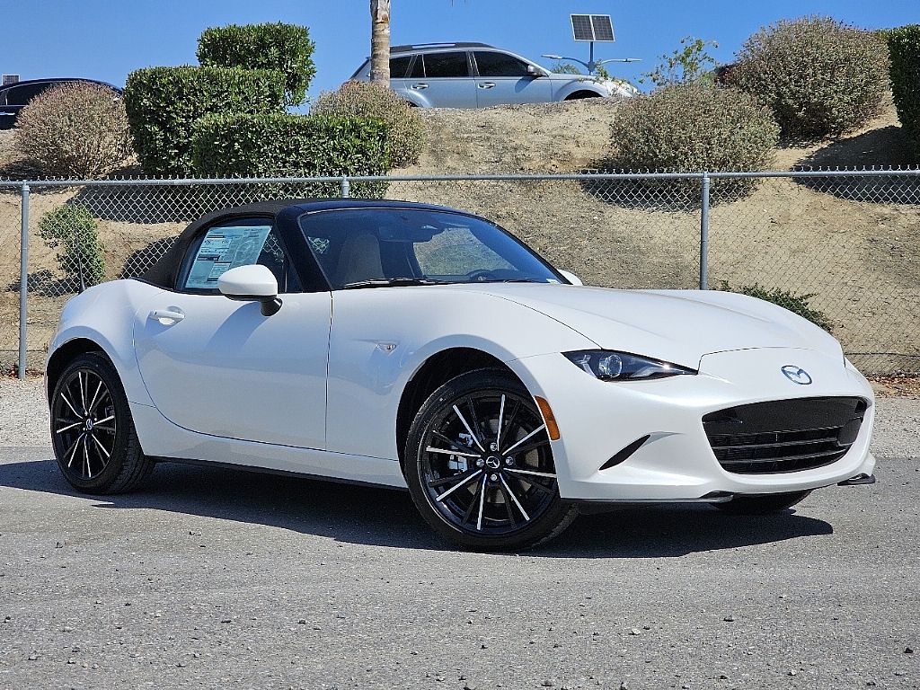 2025 Mazda MX-5 Miata Miata Grand Touring photo 2