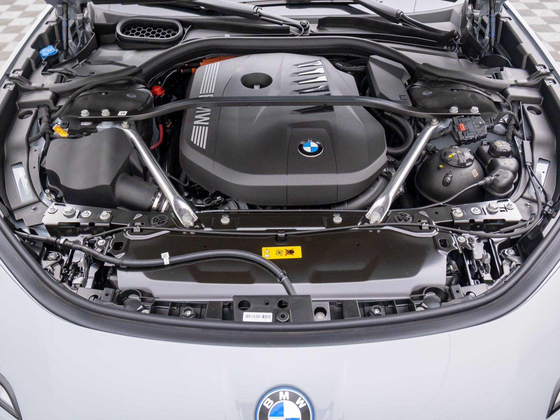 New 2025 Brooklyn Grey Metallic BMW 750e xDrive image 31