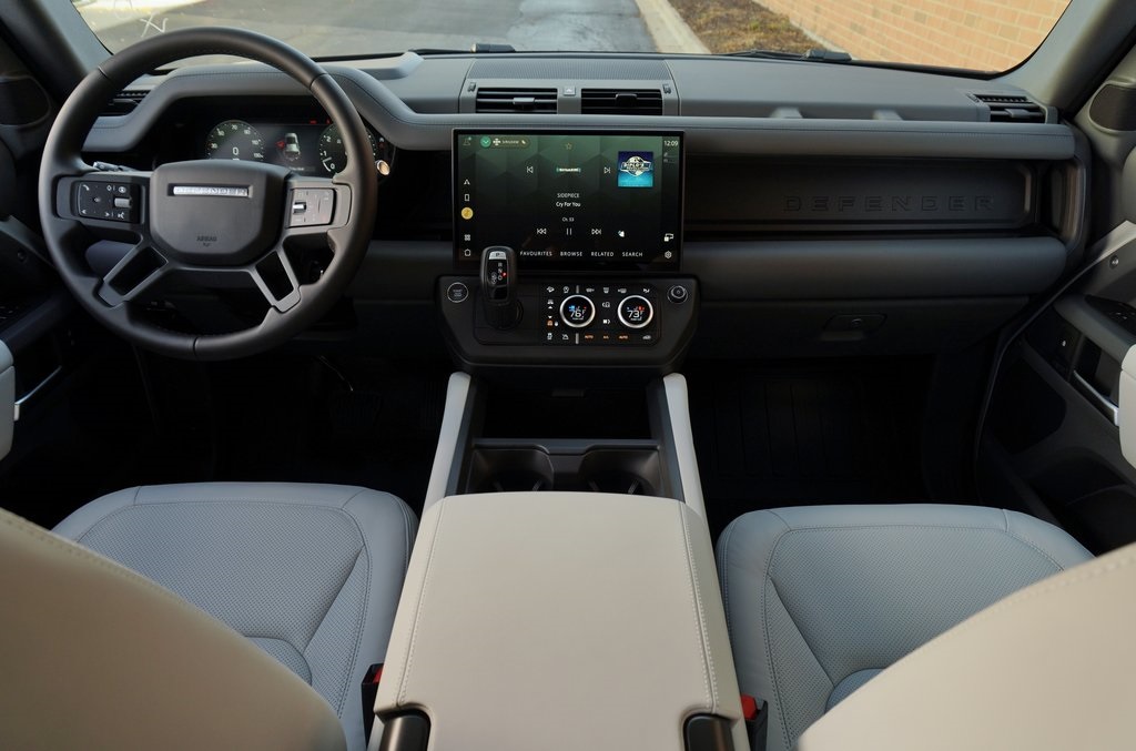 2026 LAND ROVER DEFENDER - Image 9
