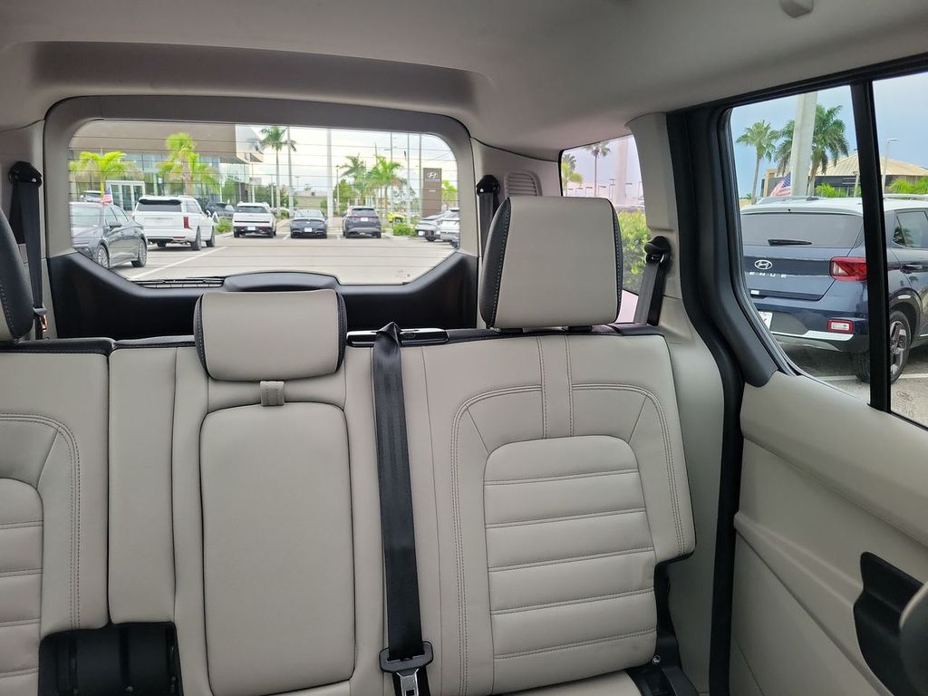 2022 Ford Transit Connect Titanium photo 6