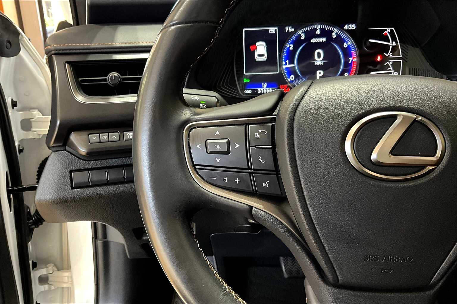 2022 Lexus UX 200 photo 21