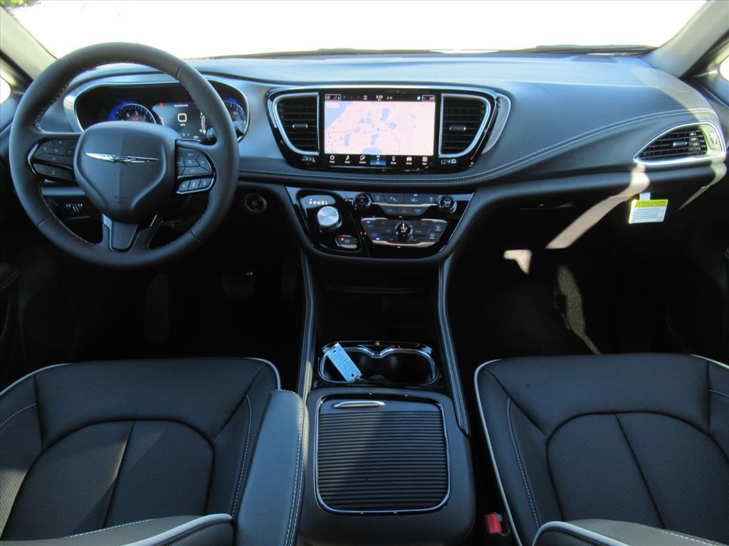 2026 Chrysler Pacifica Limited photo 12