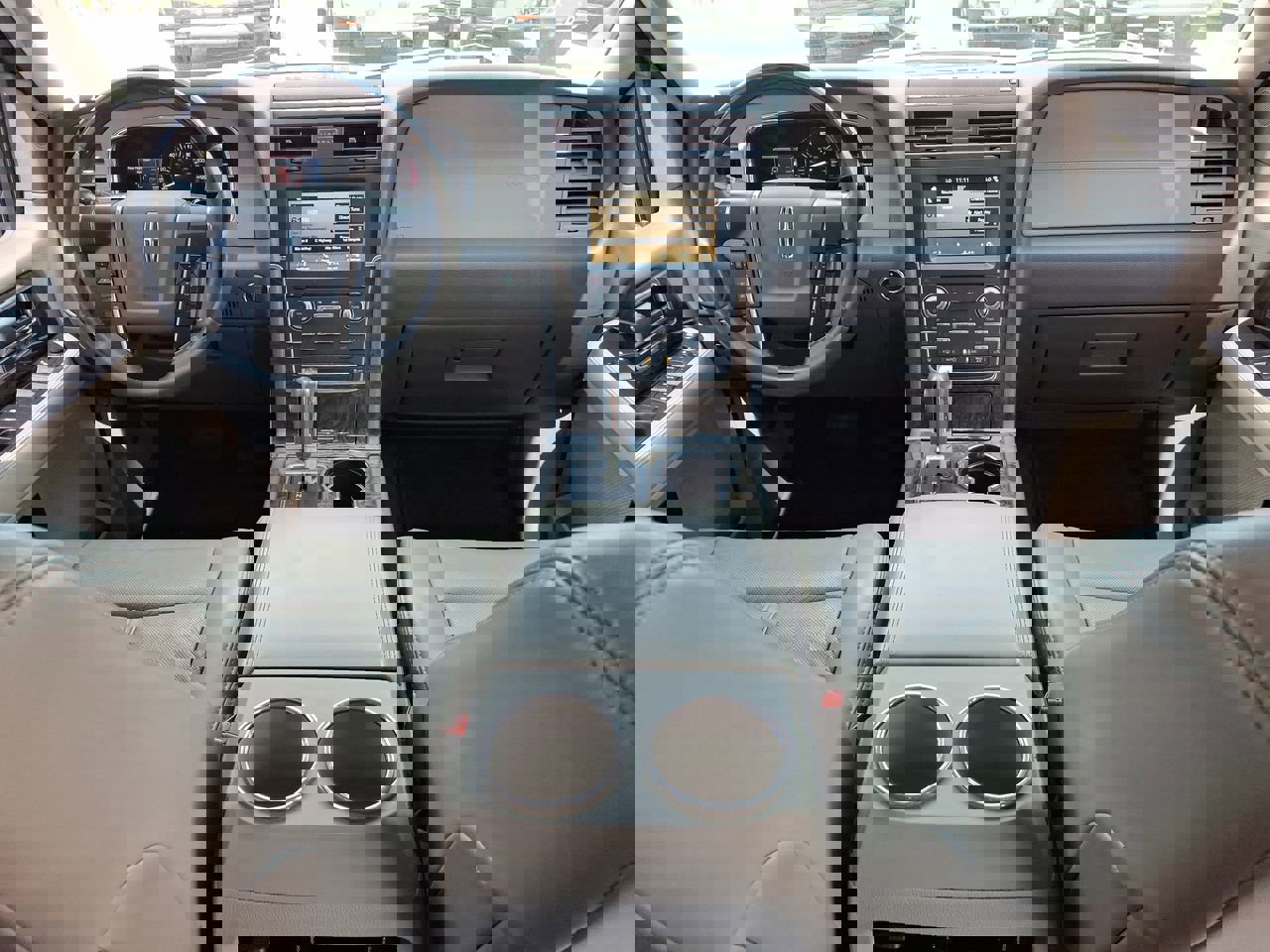 2017 Lincoln Navigator Select photo 12