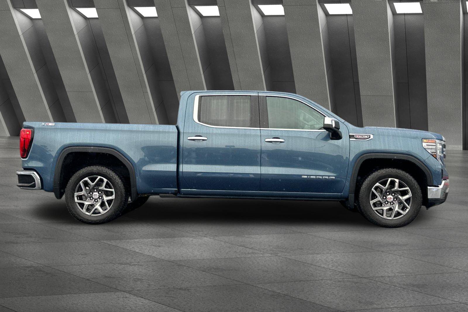 2024 Gmc Sierra 1500 SLT photo 3