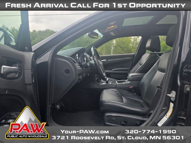 2013 Chrysler 300 photo 8