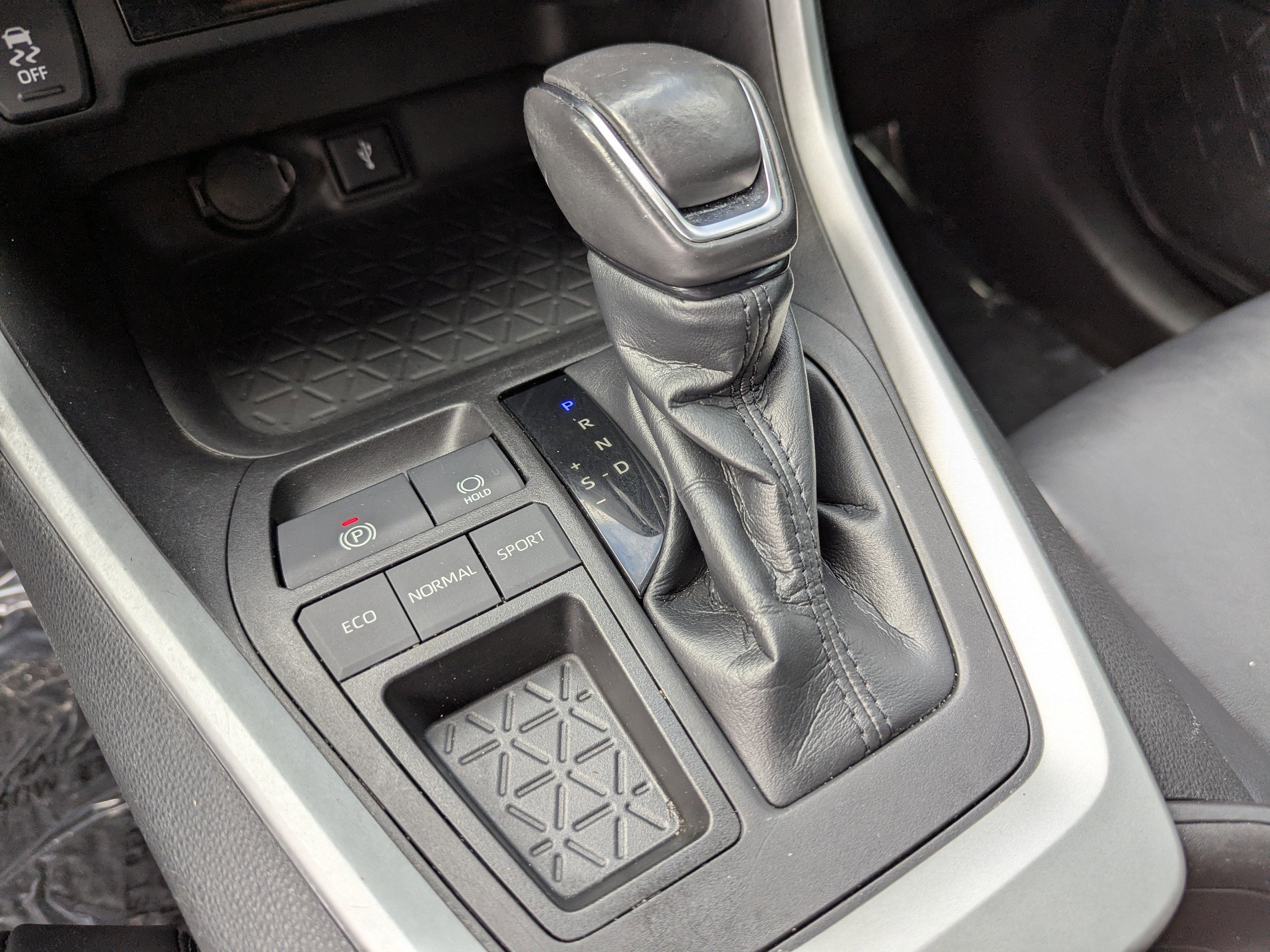 2021 Toyota RAV4 XLE Premium photo 21