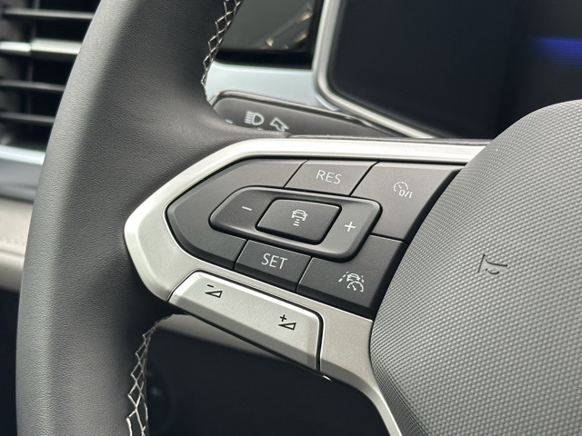 2025 Volkswagen Taos SE photo 6