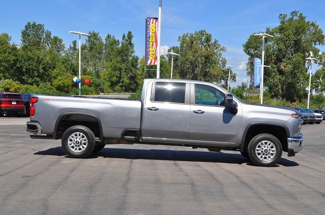 2024 Chevrolet Silverado 2500HD LT photo 2