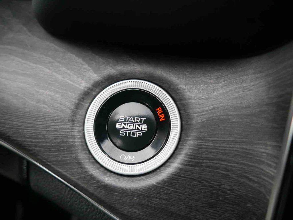 2024 Jeep Grand Cherokee Overland photo 36