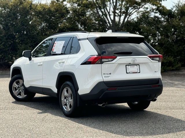 2022 Toyota RAV4 XLE photo 4