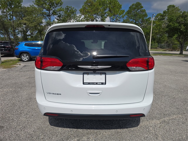2026 Chrysler Voyager LX photo 4