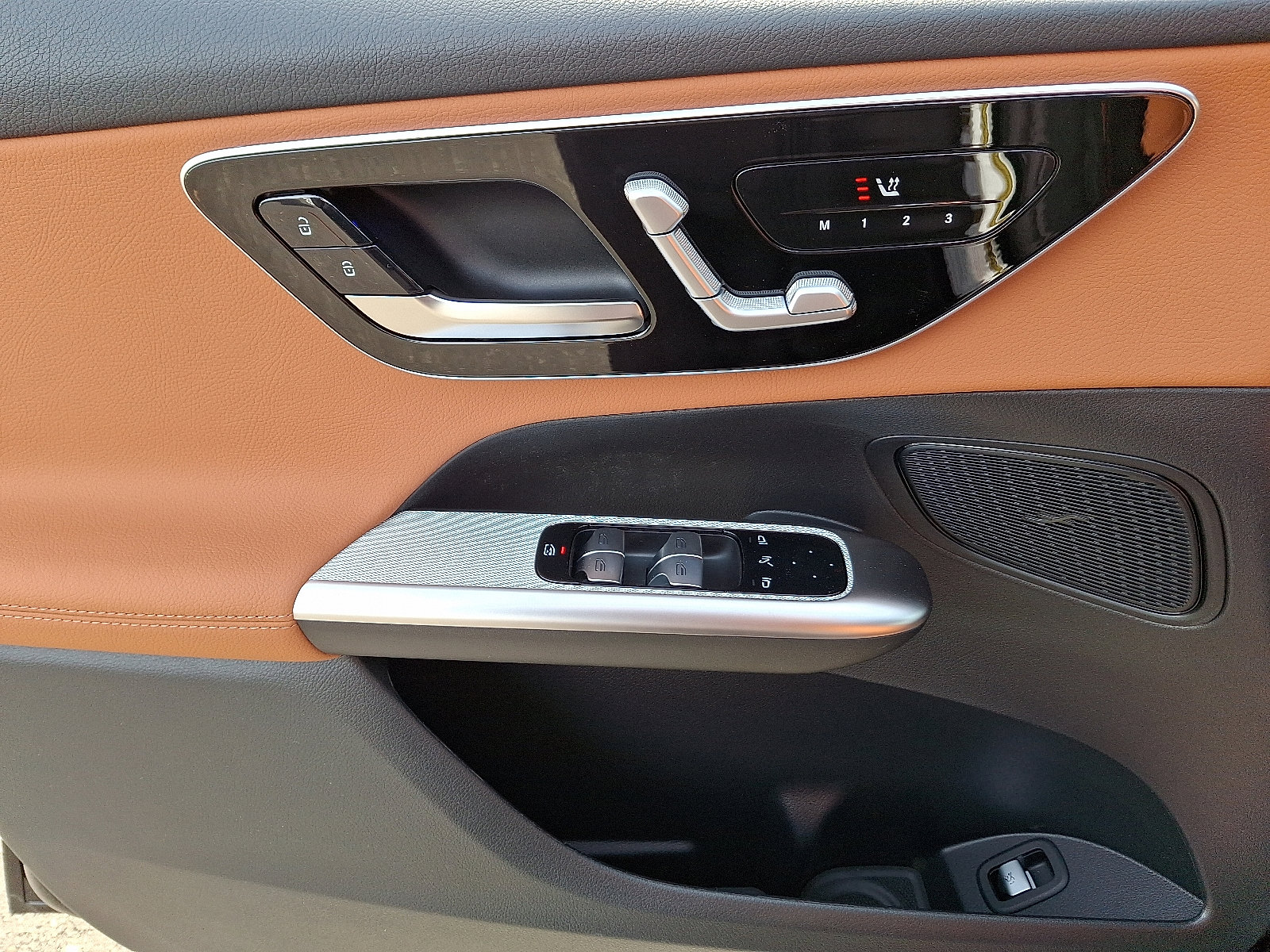 2026 Mercedes Benz GLA 300 4MATIC photo 4