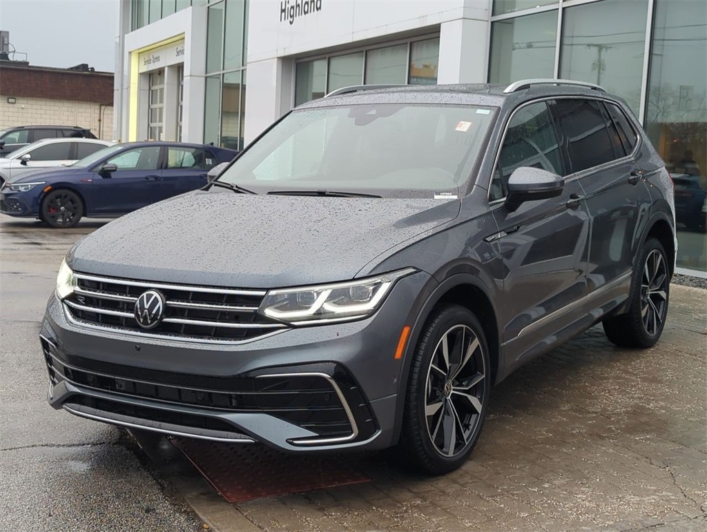 2024 Volkswagen Tiguan SEL R-Line Black photo 3