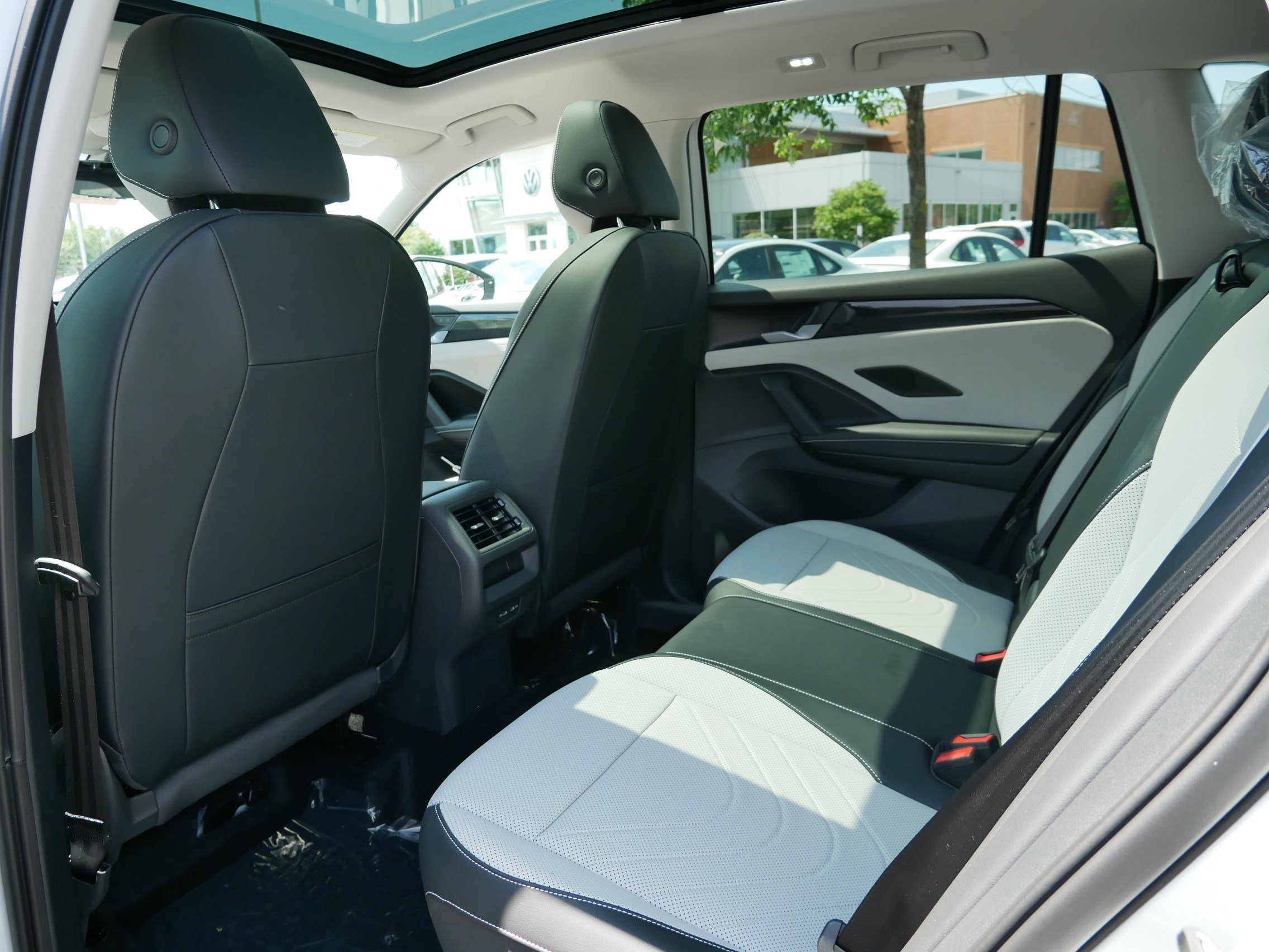 2025 Volkswagen Tiguan SE photo 6