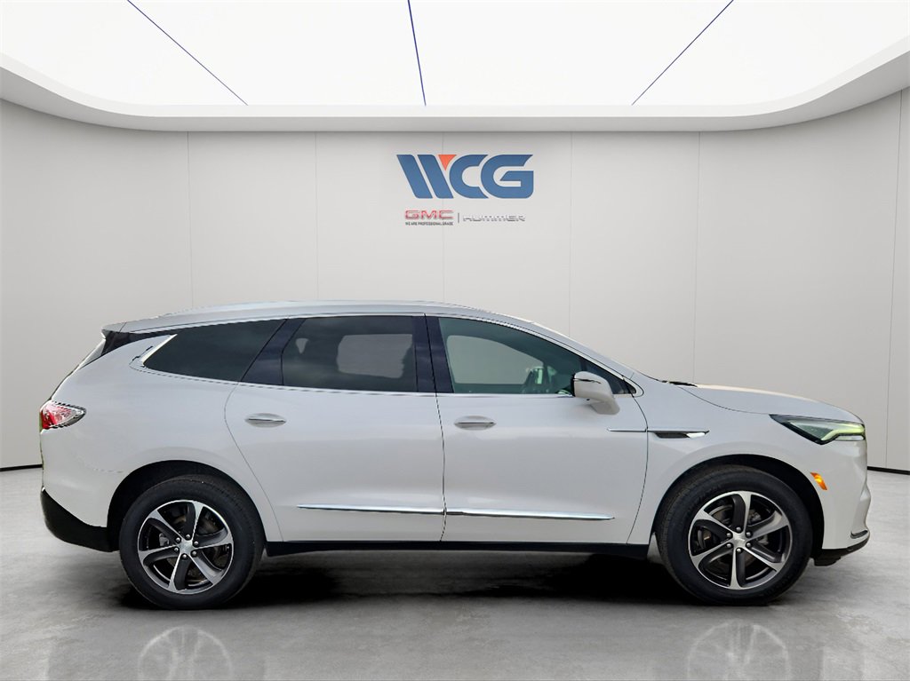 2022 Buick Enclave Essence photo 3