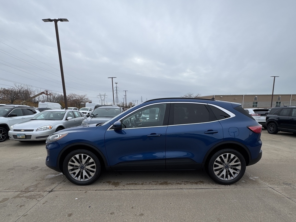 2022 Ford Escape Titanium photo 2