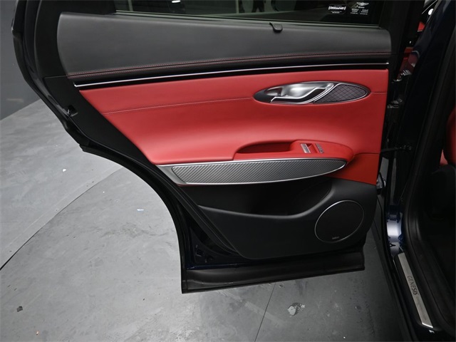 2025 GENESIS GV70 - Image 24