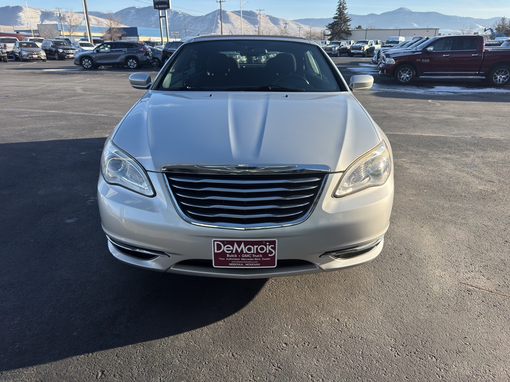 2011 Chrysler 200 Touring's photo