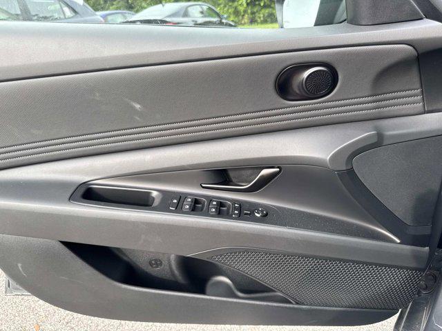 2025 Hyundai Elantra SEL Sport photo 6