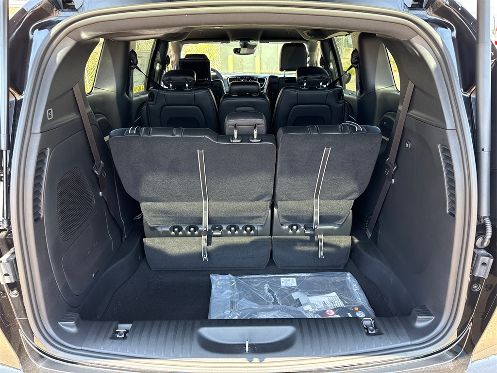 2025 Chrysler Pacifica photo 13