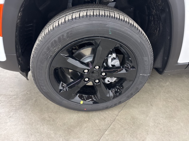 2025 Jeep Grand Cherokee Altitude photo 3