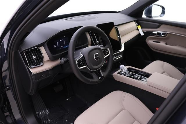 2026 Volvo XC90 Plus photo 6