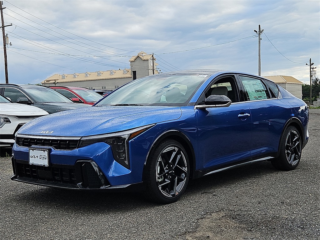 2025 Kia K4 GT-Line photo 2