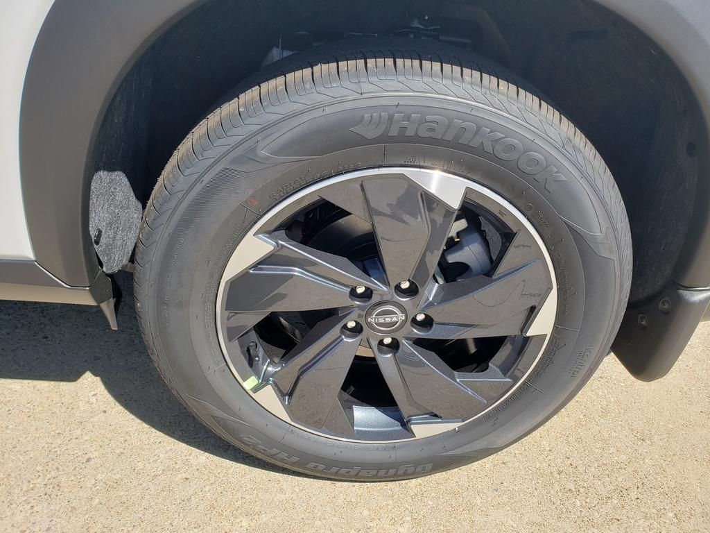 2026 Nissan Rogue SV photo 12