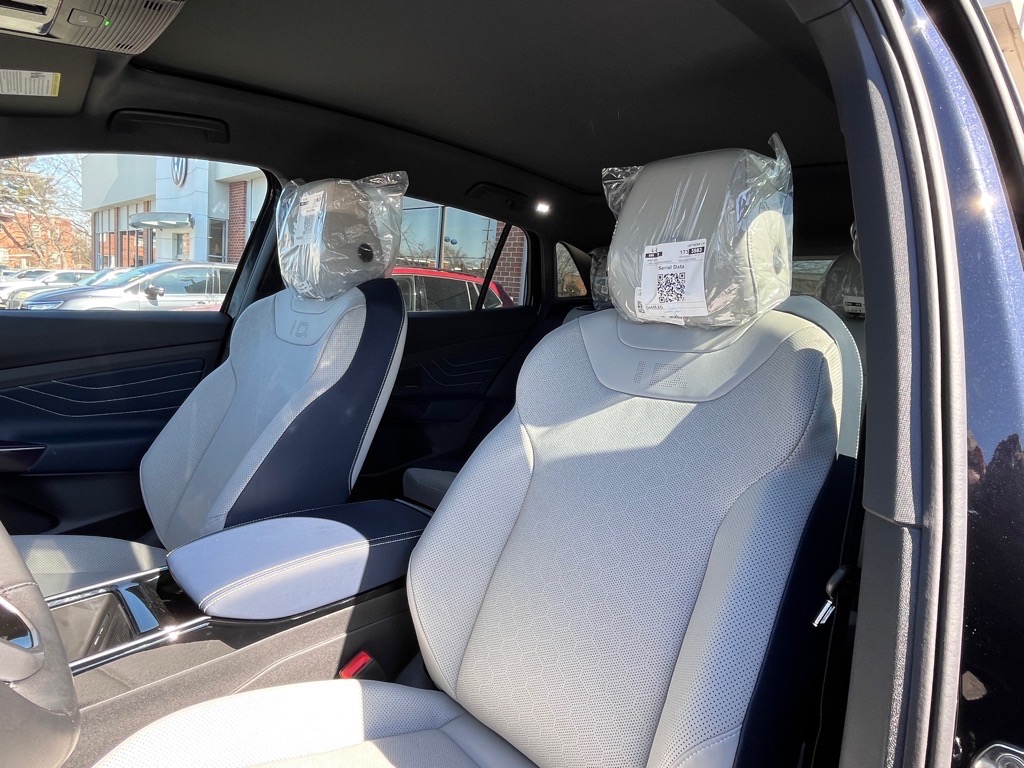 2025 Volkswagen ID.4 Pro Plus photo 5