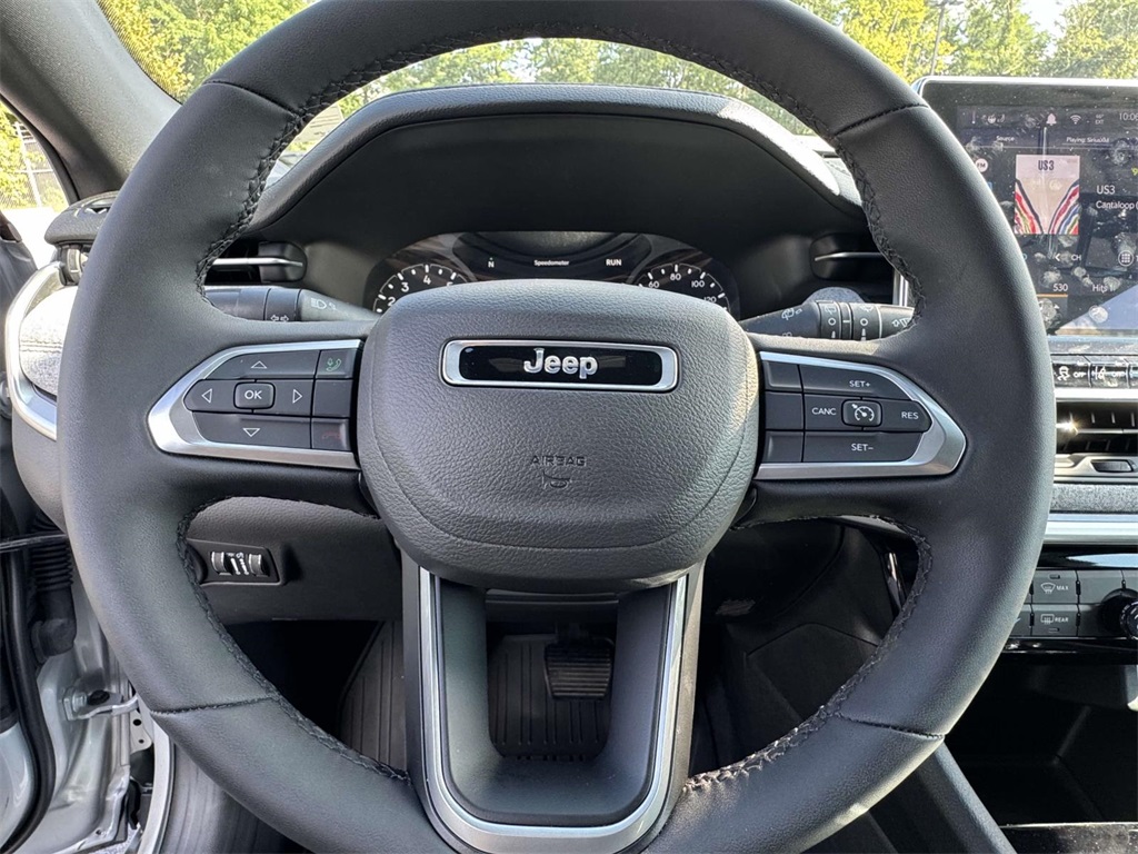 2024 Jeep Compass Latitude Lux photo 13