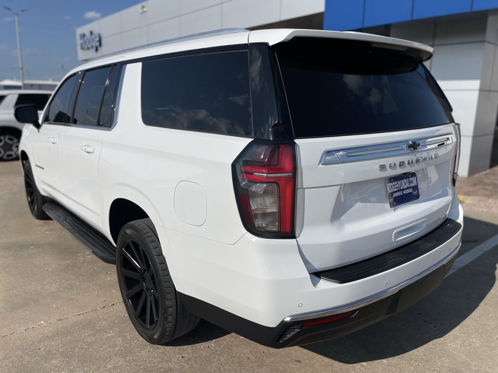 2022 Chevrolet Suburban LT photo 4