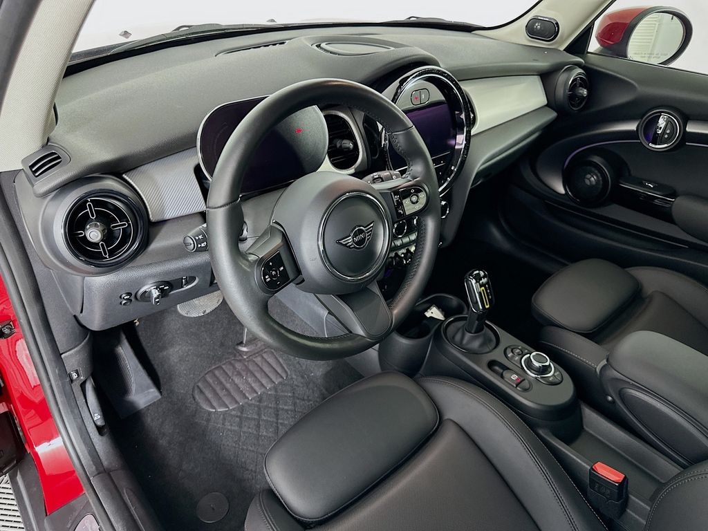2024 Mini Cooper SE Signature photo 4