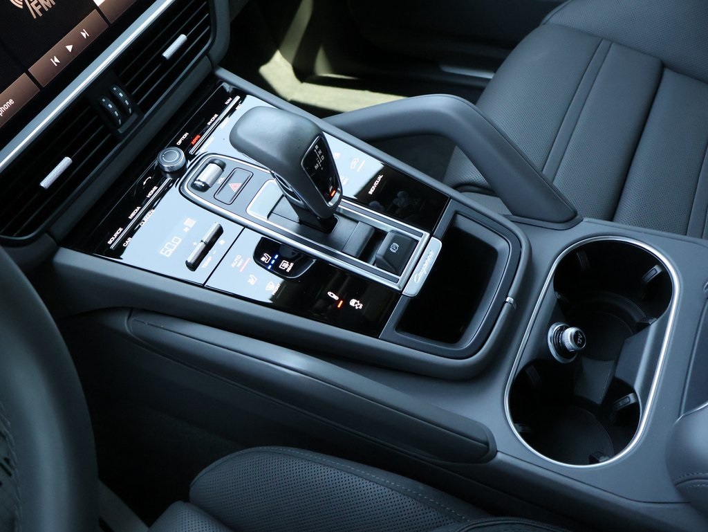 2023 Porsche Cayenne E-Hybrid photo 24