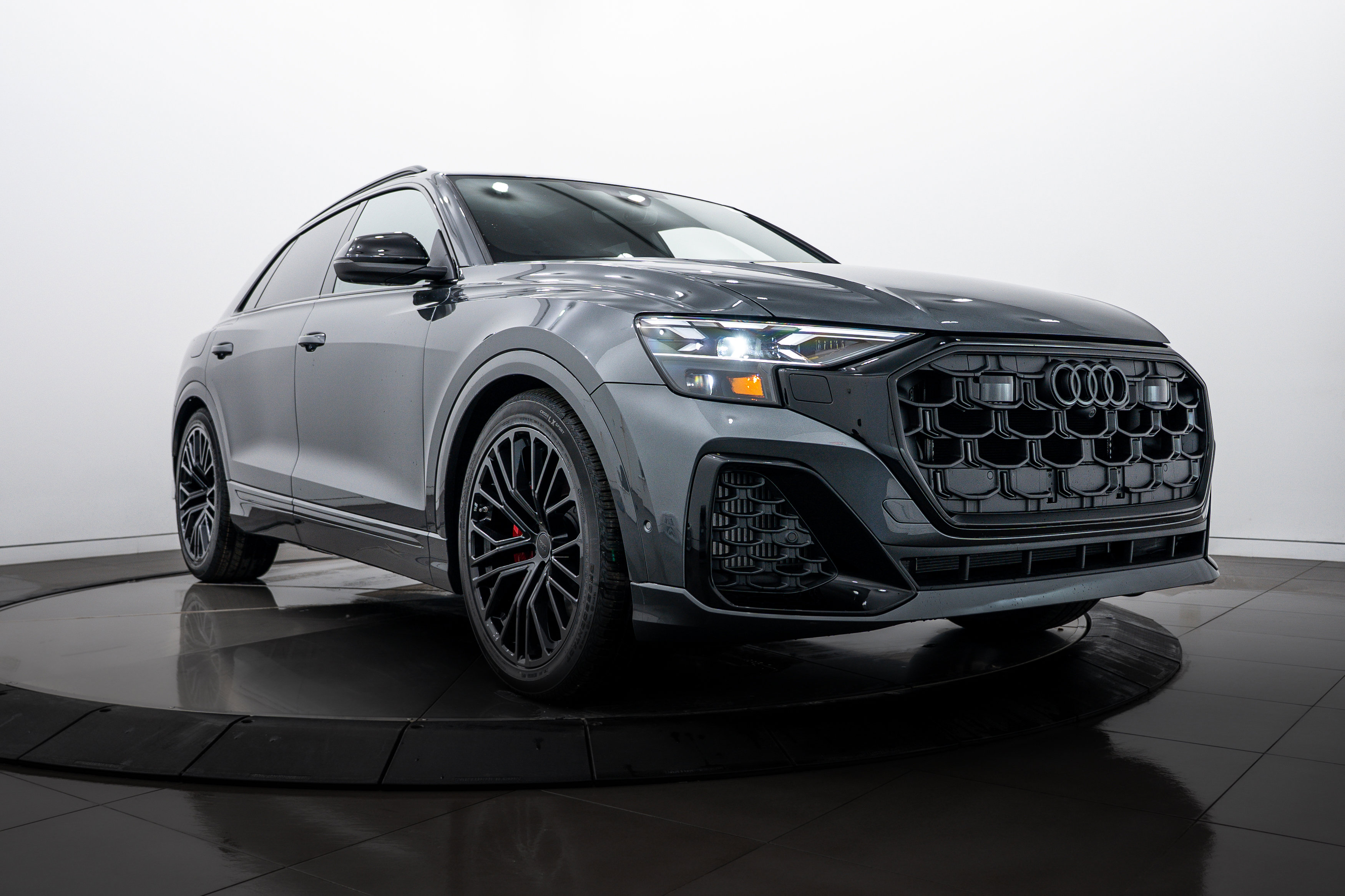 2026 Audi SQ8 Prestige's photo