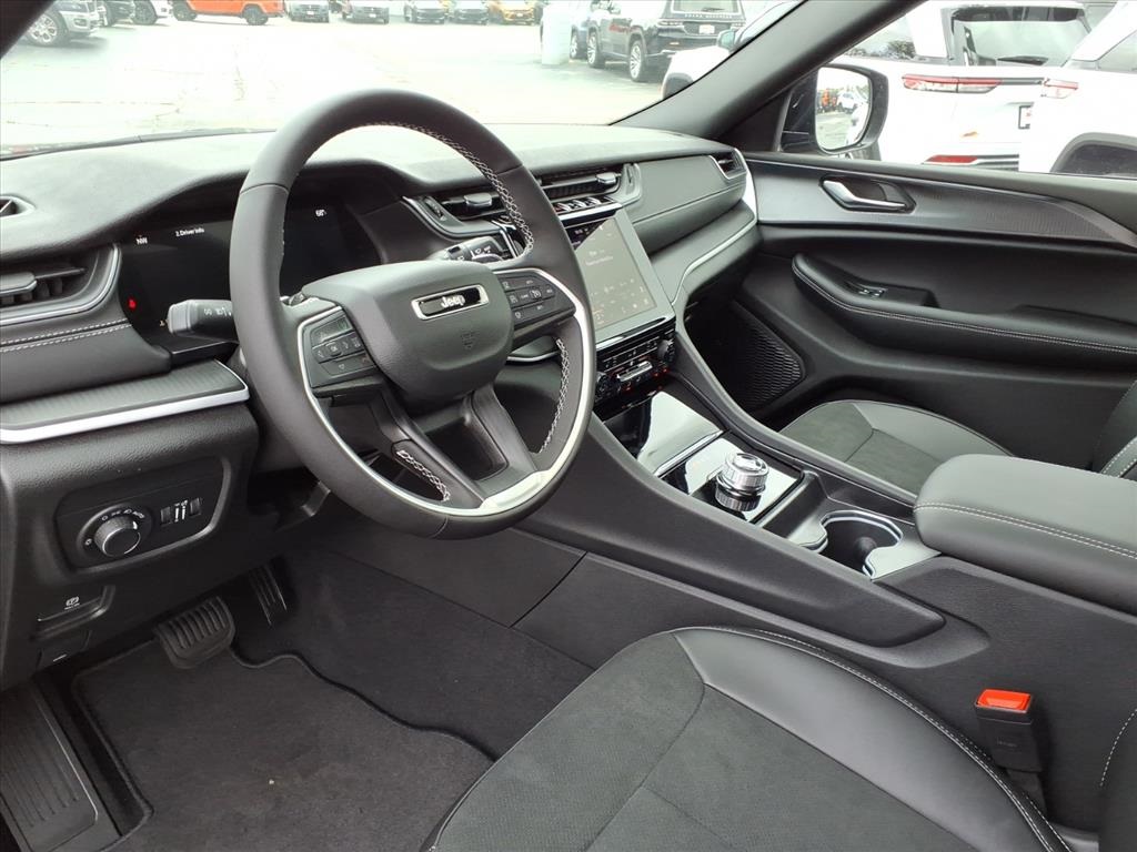 2025 Jeep Grand Cherokee Altitude X photo 5